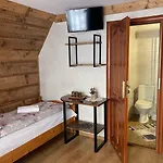Oda ve Kahvaltı Dziubas Z Jacuzzi & Sauna 3*