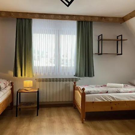 Dziubas Z Jacuzzi & Sauna 住宿加早餐酒店 3*