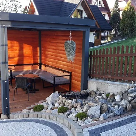 Dziubas Z Jacuzzi & Sauna 住宿加早餐酒店 3*