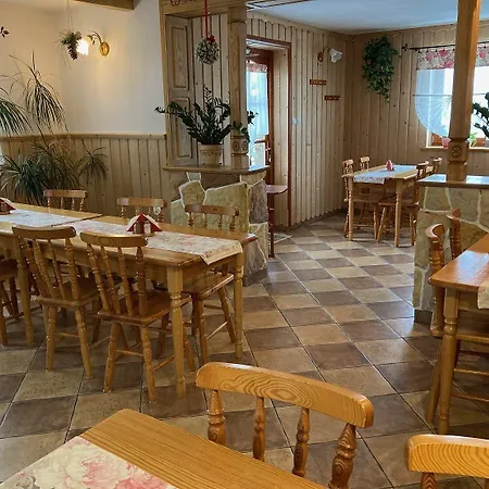 Dziubas Z Jacuzzi & Sauna 住宿加早餐酒店 Ciche Małe